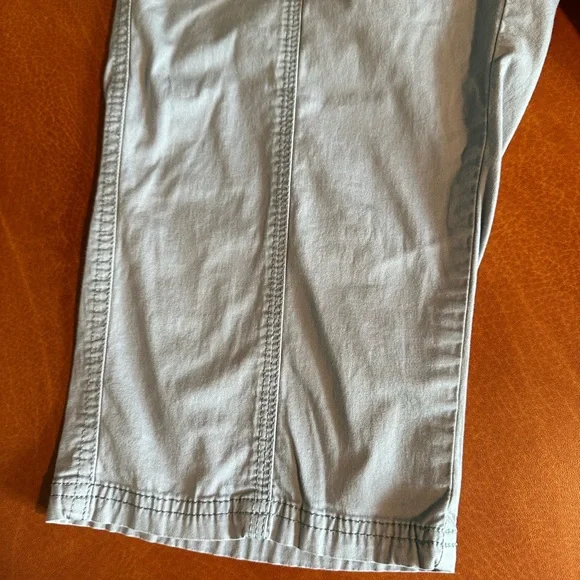 Lee easy fit light gray capris, 10, EUC - Picture 3 of 9